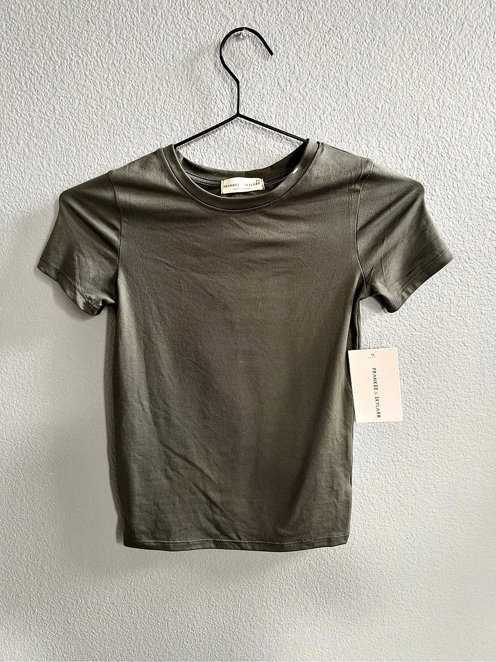Frankie & Skylark Short Sleeve Tee in Gray Size XS NWT